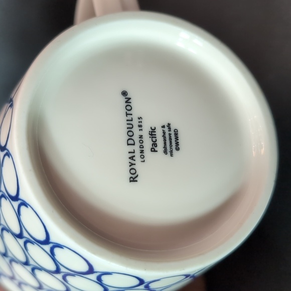 Royal Doulton Pacific set of 4 Blue/White Porcelain Coffee Cups. - Picture 3 of 11